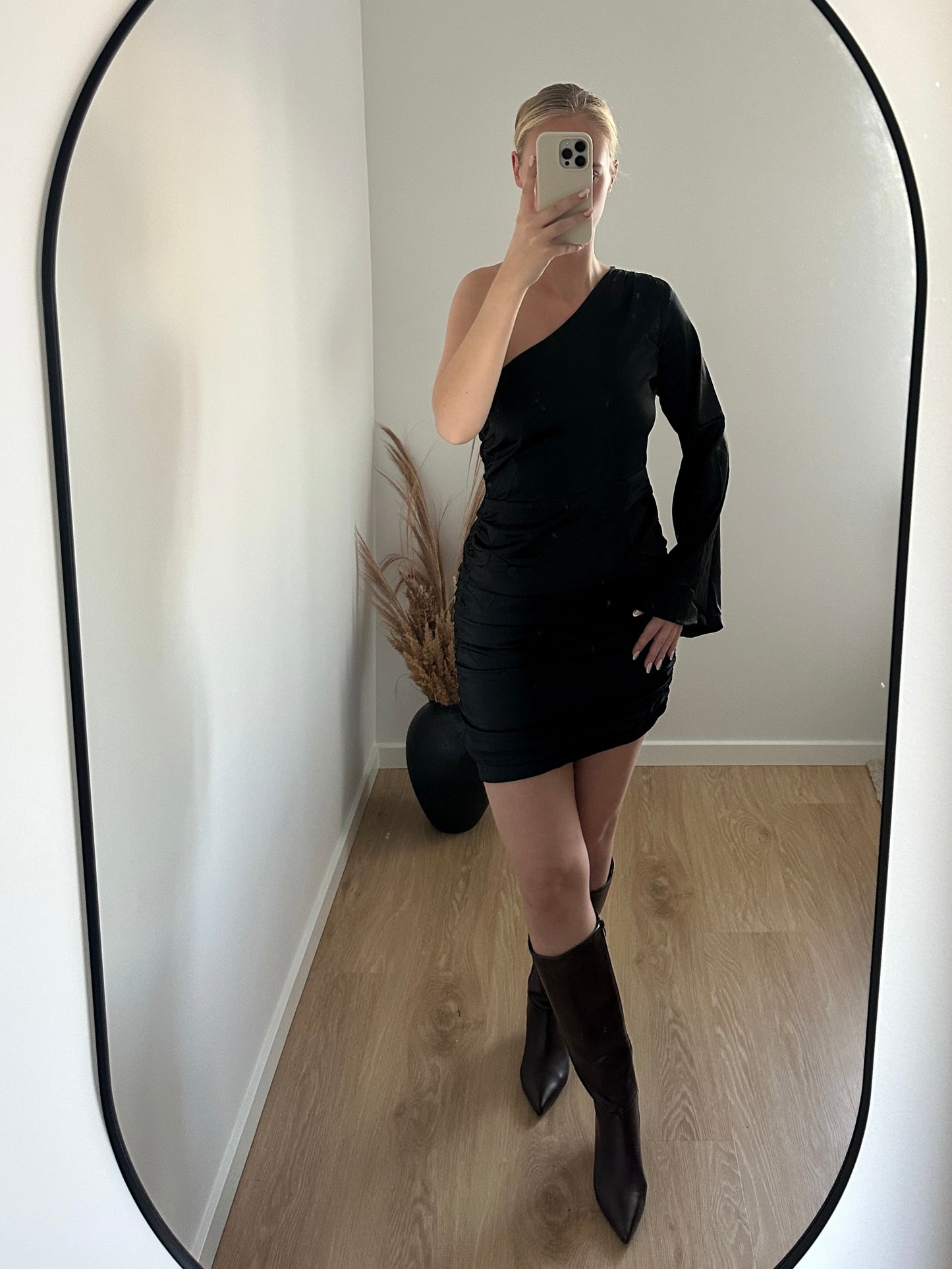 Liv Kjole